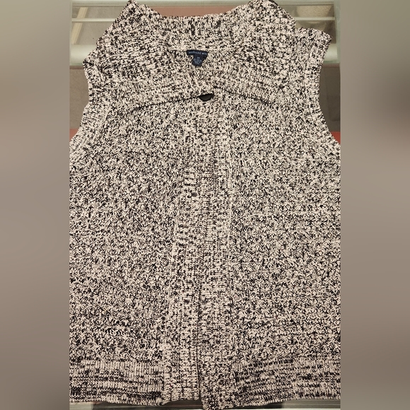 Sweater - Picture 1 of 4